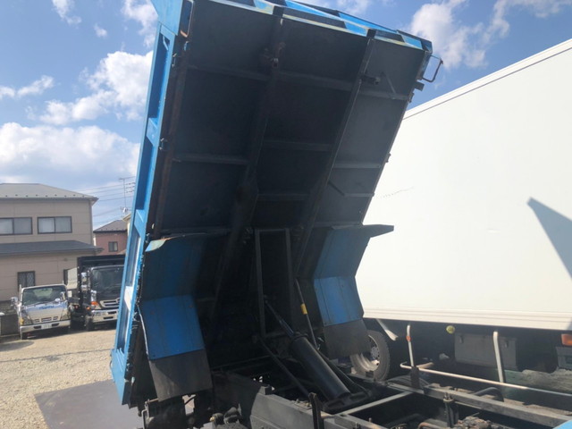 いすゞエルフダンプ・クレーン付小型（2t・3t）[写真11]