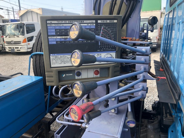 いすゞエルフダンプ・クレーン付小型（2t・3t）[写真15]