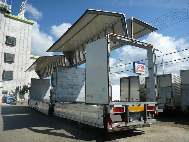 三菱ふそうスーパーグレートアルミウイング大型（10t）[写真02]