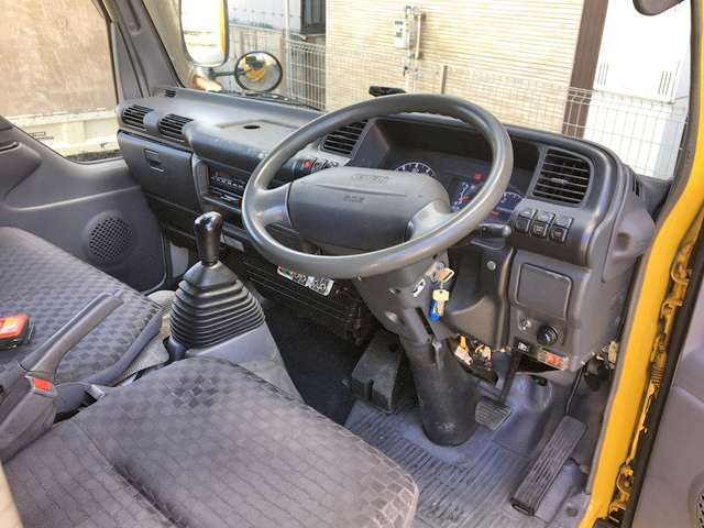 いすゞエルフパネルバン小型（2t・3t）[写真30]