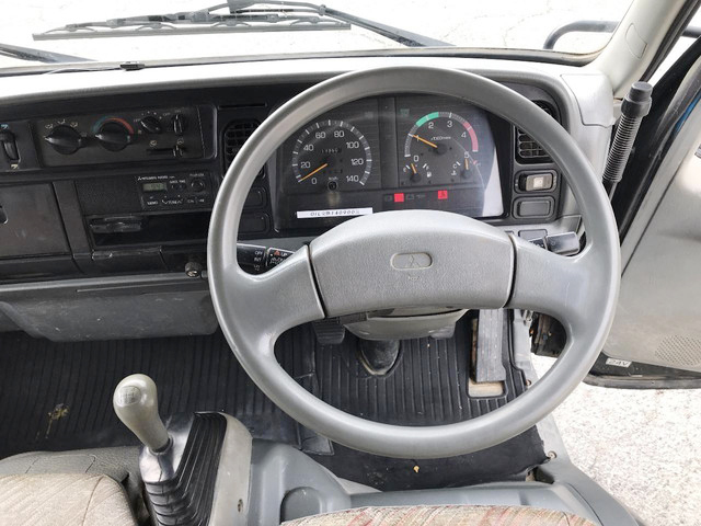 三菱ふそうキャンターダンプ小型（2t・3t）[写真33]