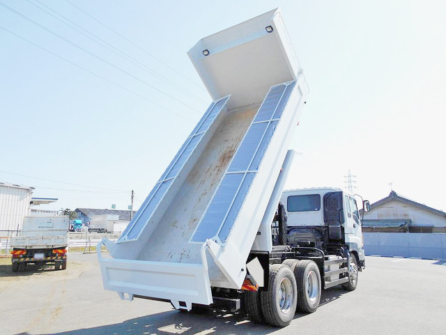 いすゞギガダンプ大型（10t）[写真02]