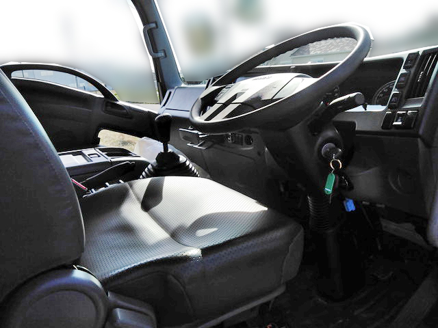 いすゞフォワード平ボディ中型（4t）[写真12]