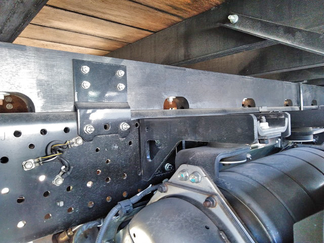 いすゞフォワード平ボディ中型（4t）[写真08]