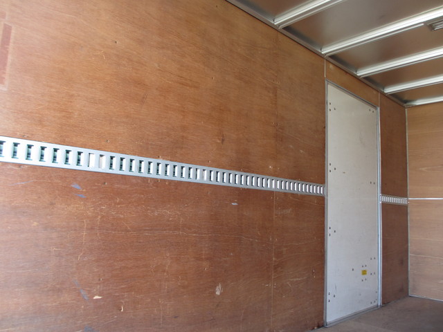 いすゞエルフアルミバン小型（2t・3t）[写真06]