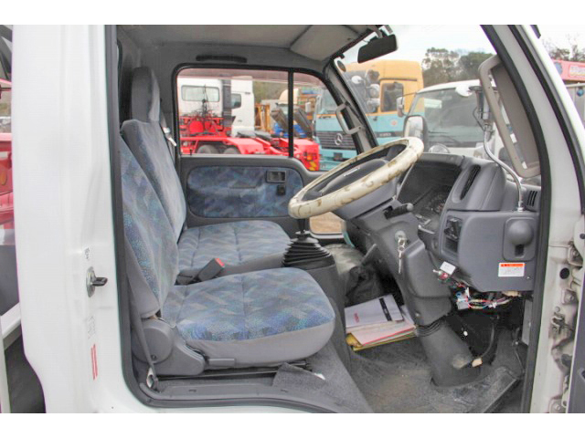 日産アトラスクレーン付小型（2t・3t）[写真18]