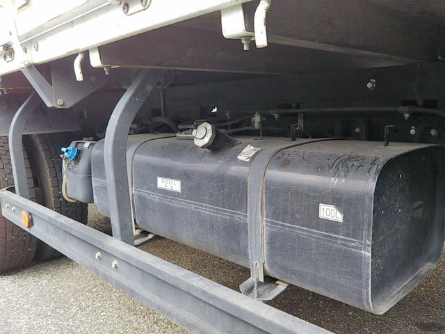 三菱ふそうキャンター平ボディ小型（2t・3t）[写真13]