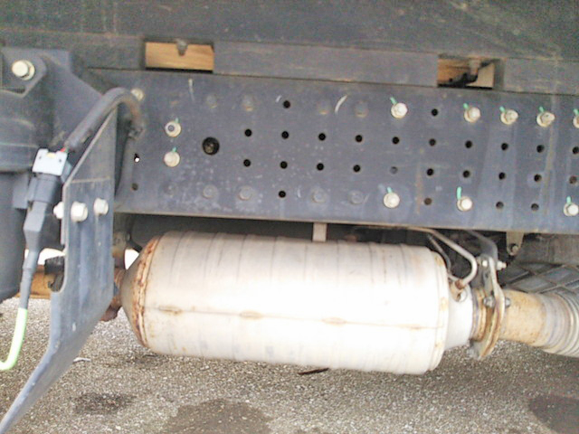 三菱ふそうキャンター平ボディ小型（2t・3t）[写真14]