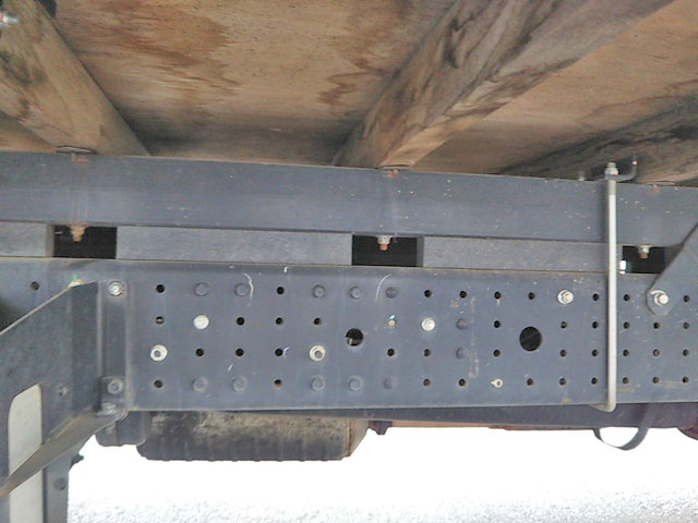 三菱ふそうキャンター平ボディ小型（2t・3t）[写真16]