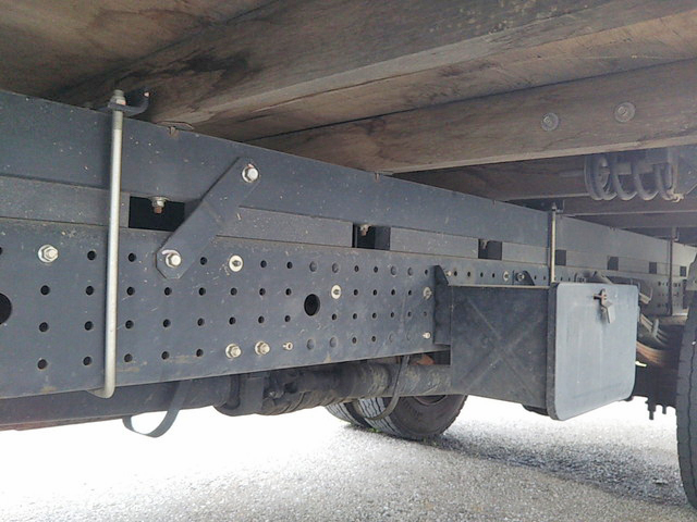 三菱ふそうキャンター平ボディ小型（2t・3t）[写真17]