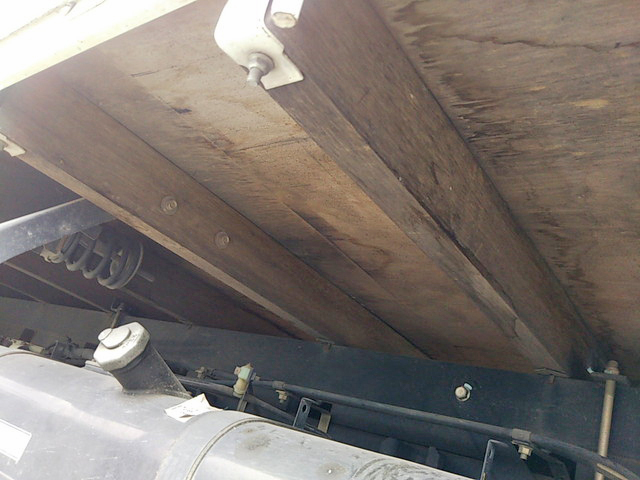 三菱ふそうキャンター平ボディ小型（2t・3t）[写真20]