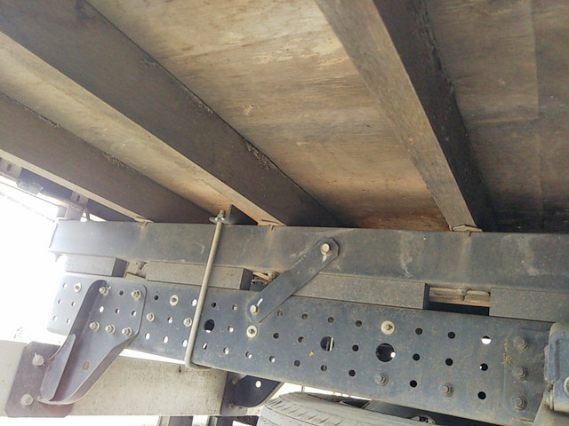 三菱ふそうキャンター平ボディ小型（2t・3t）[写真21]