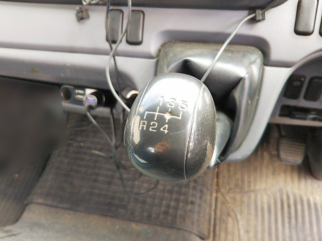 三菱ふそうキャンター平ボディ小型（2t・3t）[写真32]