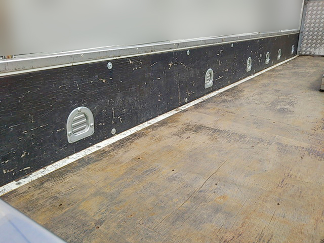 三菱ふそうキャンター平ボディ小型（2t・3t）[写真09]