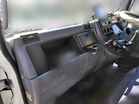 三菱ふそうキャンターガッツ平ボディ小型（2t・3t）[写真14]