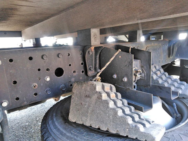 三菱ふそうキャンターガッツ平ボディ小型（2t・3t）[写真07]