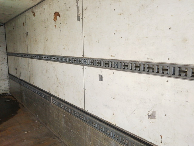 三菱ふそうファイターアルミウイング増トン（6t・8t）[写真07]