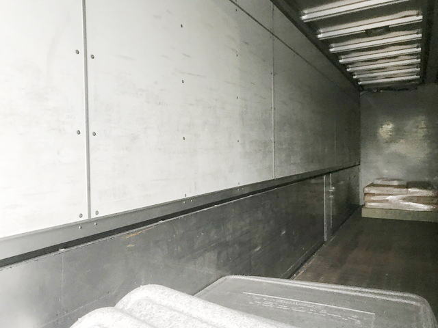 いすゞギガアルミウイング大型（10t）[写真10]