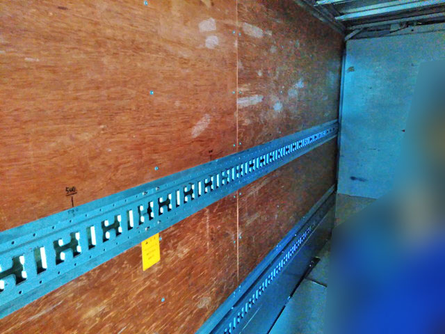 三菱ふそうキャンターアルミウイング小型（2t・3t）[写真05]