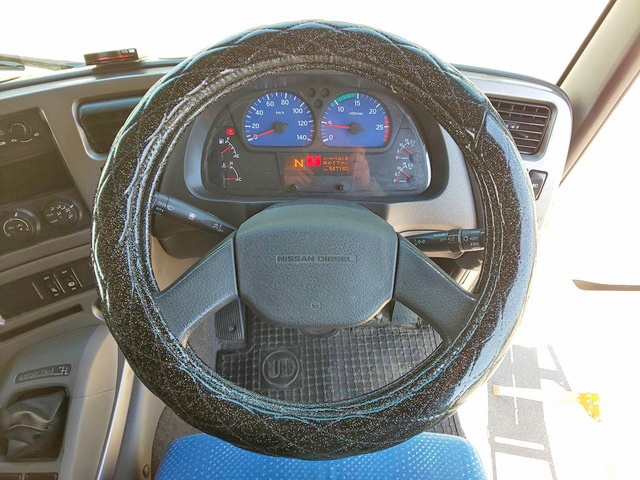 UDトラックスクオンヒップリフター大型（10t）[写真35]