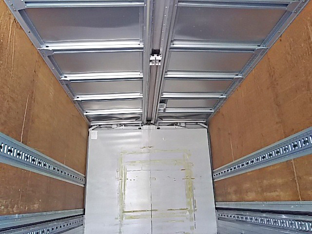 三菱ふそうキャンターアルミウイング小型（2t・3t）[写真11]