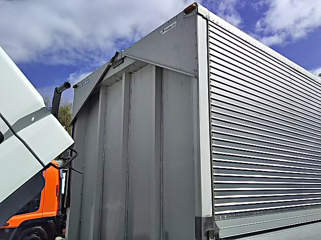 三菱ふそうキャンターアルミウイング小型（2t・3t）[写真22]