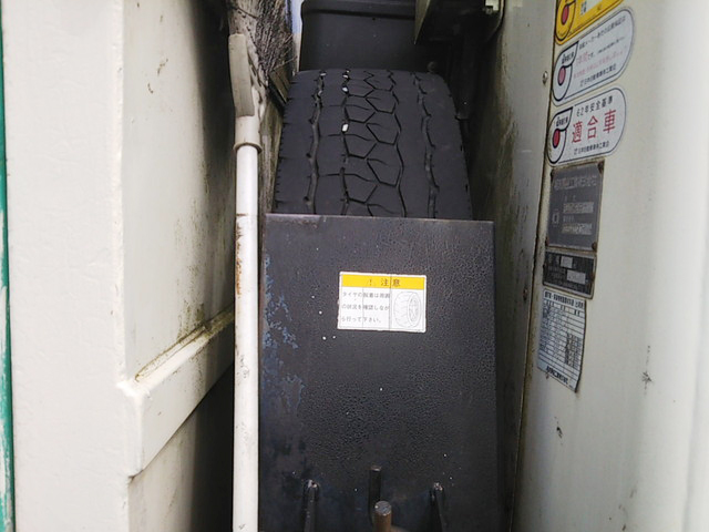 日野デュトロパッカー車（塵芥車）中型（4t）[写真10]