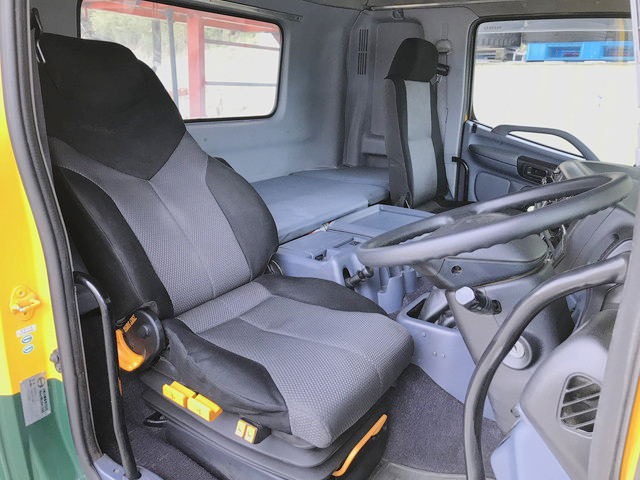 日野プロフィアトレーラーヘッド（トラクターヘッド）大型（10t）[写真30]