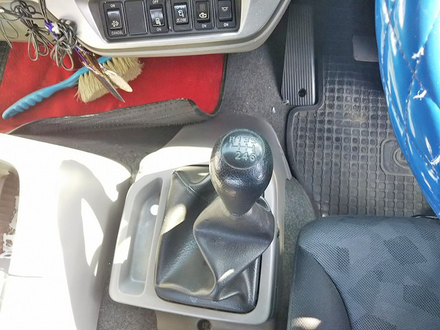 UDトラックスコンドルアルミブロック中型（4t）[写真17]