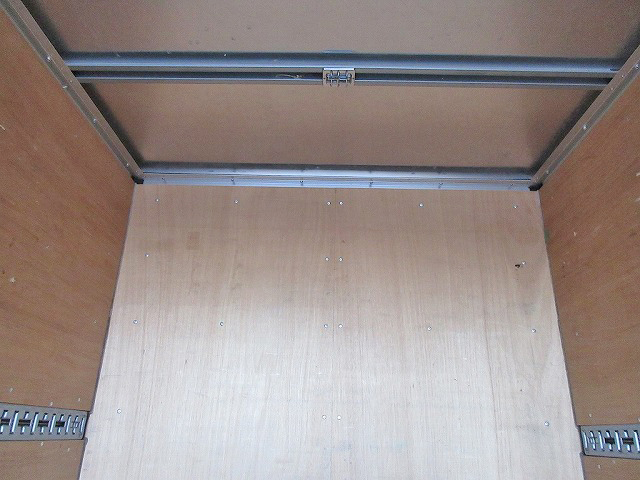 三菱ふそうキャンターアルミバン小型（2t・3t）[写真10]