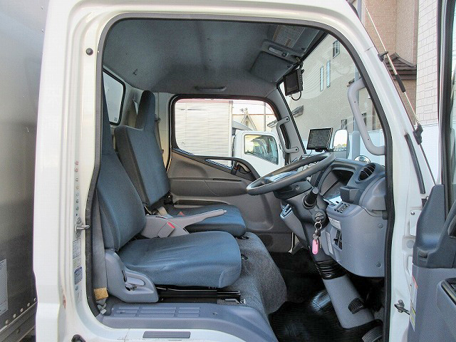三菱ふそうキャンターアルミバン小型（2t・3t）[写真24]