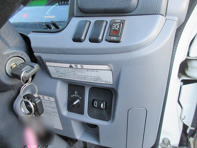 三菱ふそうキャンターアルミバン小型（2t・3t）[写真28]