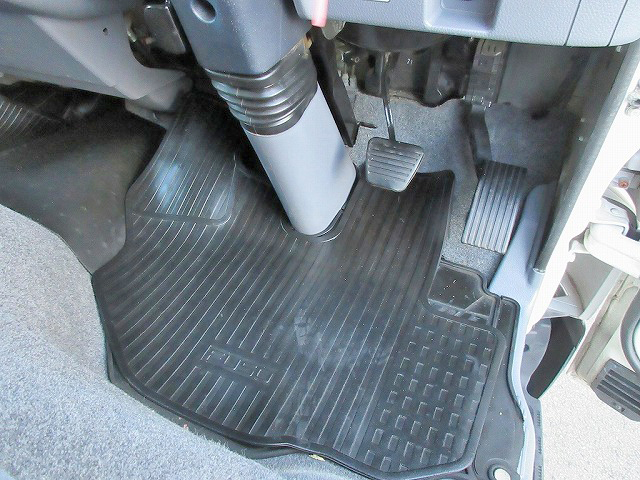 三菱ふそうキャンターアルミバン小型（2t・3t）[写真33]