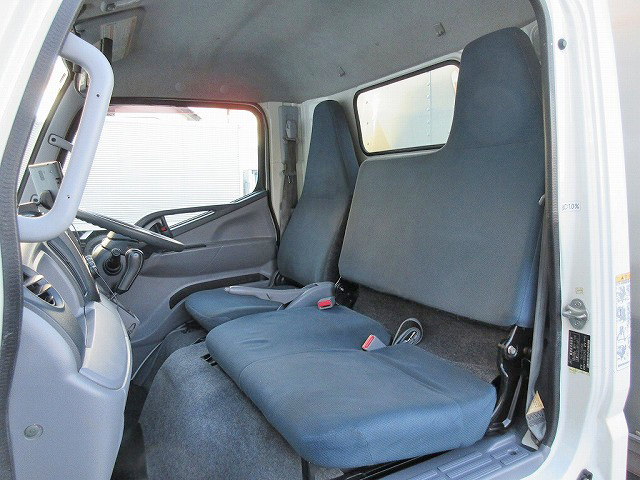 三菱ふそうキャンターアルミバン小型（2t・3t）[写真35]