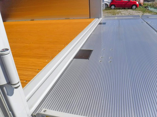 日野レンジャーアルミウイング中型（4t）[写真13]