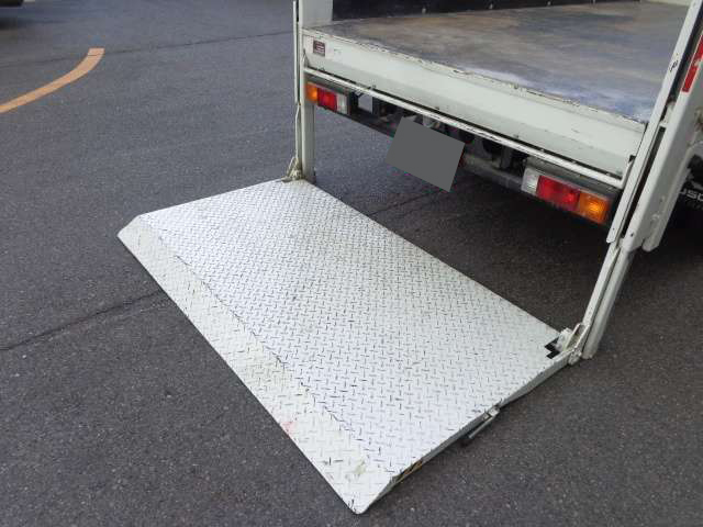 三菱ふそうキャンター平ボディ小型（2t・3t）[写真10]