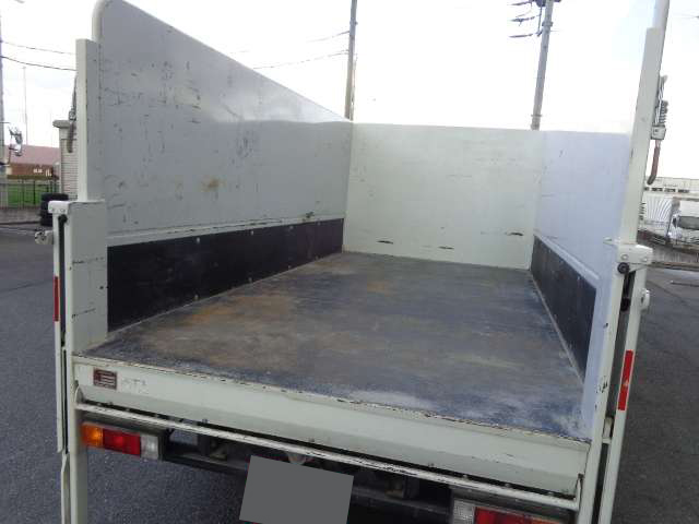 三菱ふそうキャンター平ボディ小型（2t・3t）[写真11]