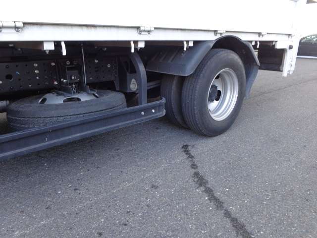 三菱ふそうキャンター平ボディ小型（2t・3t）[写真12]