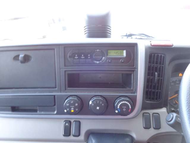 三菱ふそうキャンター平ボディ小型（2t・3t）[写真14]