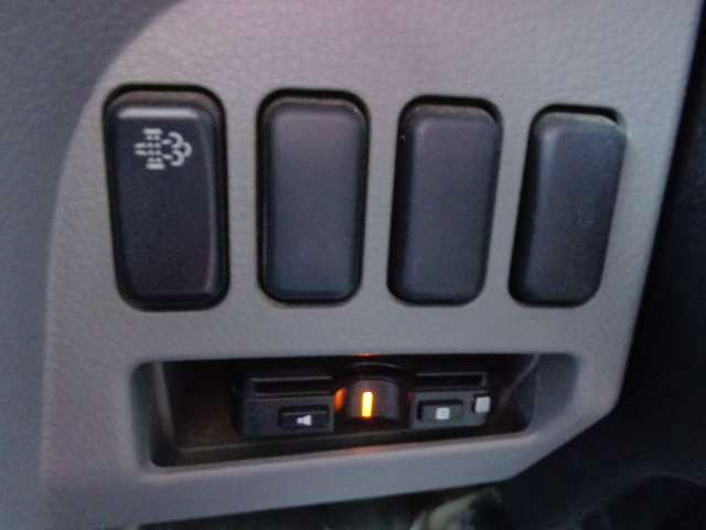 三菱ふそうキャンター平ボディ小型（2t・3t）[写真18]