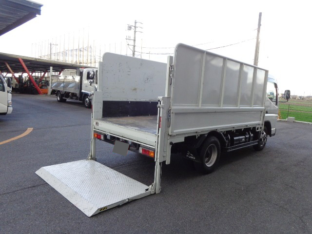 三菱ふそうキャンター平ボディ小型（2t・3t）[写真02]