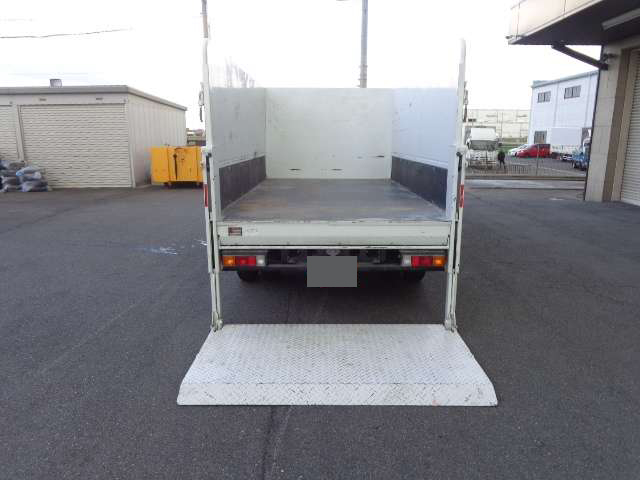三菱ふそうキャンター平ボディ小型（2t・3t）[写真09]