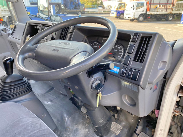 いすゞエルフ冷凍車（冷蔵車）小型（2t・3t）[写真32]