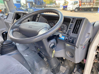 いすゞエルフ冷凍車（冷蔵車）小型（2t・3t）[写真32]