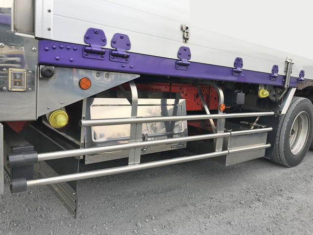 三菱ふそうスーパーグレートアルミウイング大型（10t）[写真13]