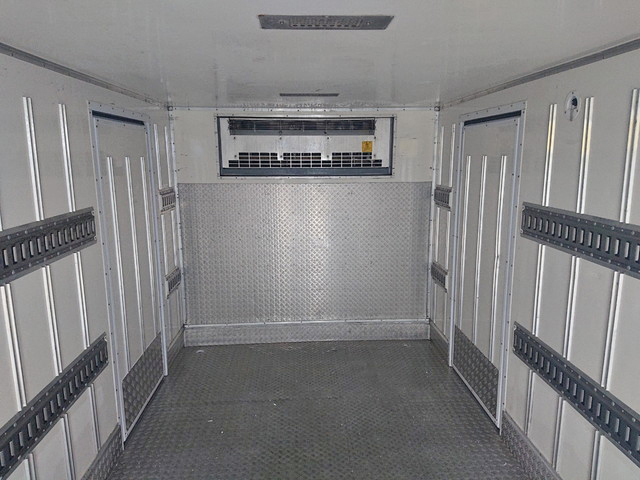 いすゞエルフ冷凍車（冷蔵車）小型（2t・3t）[写真07]