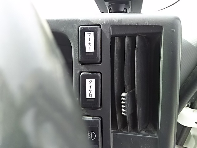 いすゞフォワードダンプ中型（4t）[写真24]