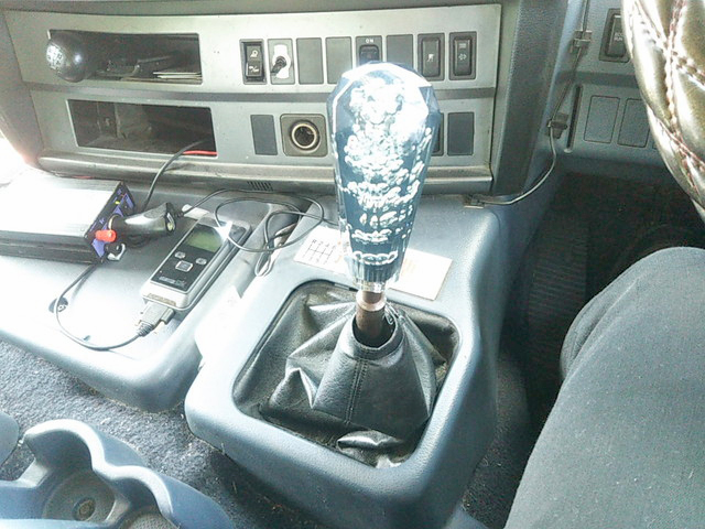 日野プロフィアトレーラーヘッド（トラクターヘッド）大型（10t）[写真17]