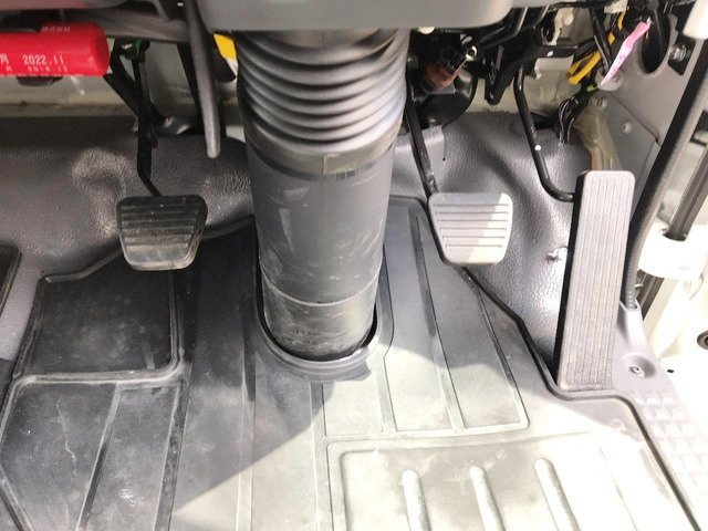 いすゞエルフダブルキャブ（Wキャブ）小型（2t・3t）[写真33]