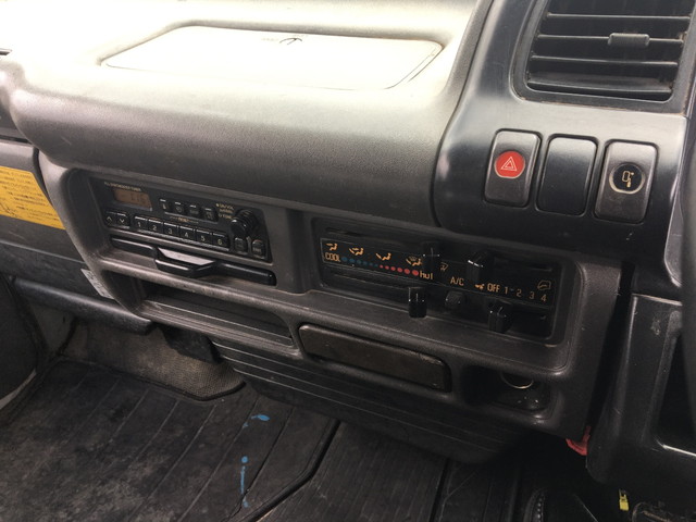 いすゞエルフダンプ小型（2t・3t）[写真25]